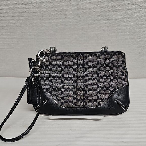 Coach Handbags - COACH SIGNATURE WRISTLET BFPM-03-205